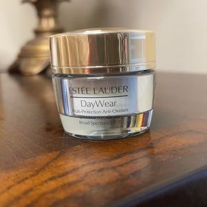For @Elishevaksmx EstéeLauder DayWear .50 OZ NEW